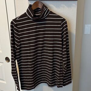 Banana Republic Ladies Timeless Turtleneck Tee side L